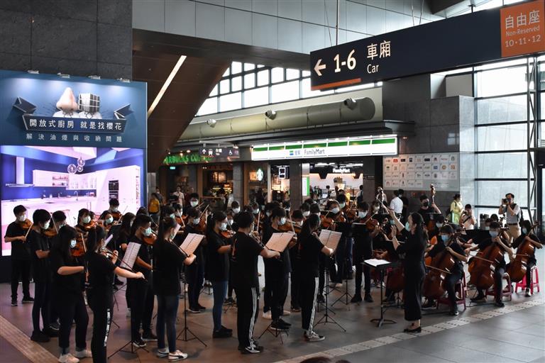 高鐵台中站演出